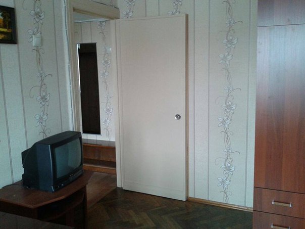 СОБСТВЕННИК! БЕЗ КОМИССИИ И АГЕНТОВ<br>#мск Сдаю однокомнатную квартиру 28, 2 кв.м. (улица Мартеновская , дом 20) Квартира в тихом дворе, в 10-12 минутной пешей доступности от метро Новогиреево или Перово (2 трамвайные остановки) . Старый жилой район, много магазинов, кафе, кинотеатры, Терлецкий парк. Дом 5-ти этажный, кирпичный, без лифта. Квартира на пятом этаже .<br>Жилая комната 16,6 кв. м. разделена полноценной перегородкой на две комнаты: 10, 6 и 6,0 кв.м. Меньшую комнату можно использовать как спальню. Кухня 6 кв. м. Во всей квартире косметический ремонт. Окна- стеклопакеты, балкон застеклен. Горячая вода- газовый водонагреватель (колонка), с/у совмещенный. <br>В квартире имеется: стиральная машинка , холодильник, телевизор, возможность подключить интернет, 2 раскладных дивана, 2 шкафа , тумбочки, новые кухонные шкафы , газовая плита, стол , посуда, постельное белье. <br>Кого рассматриваю: дети- старше 8 лет, без животных, некурящих, граждан России , ТОЛЬКО на длительный срок. Стоимость 25 тыс. руб. (ВСЯ коммуналка в разумных пределах входит в стоимость) . Страховой депозит 25 тыс. руб. Предоплата за 1 месяц. <br>Собственник: 8(906) 7 31 96 38 Галина Григорьевна.<br><br>Не нашли подходящий вариант Воспользуйтесь закрытой базой собственников - 499 рублей в неделю, пишите СООБЩЕНИЯ СООБЩЕСТВА - фото Фото: СОБСТВЕННИК! БЕЗ КОМИССИИ И АГЕНТОВ<br>#мск Сдаю однокомнатную квартиру 28, 2 кв.м. (улица Мартеновская , дом 20) Квартира в тихом дворе, в 10-12 минутной пешей доступности от метро Новогиреево или Перово (2 трамвайные остановки) . Старый жилой район, много магазинов, кафе, кинотеатры, Терлецкий парк. Дом 5-ти этажный, кирпичный, без лифта. Квартира на пятом этаже .<br>Жилая комната 16,6 кв. м. разделена полноценной перегородкой на две комнаты: 10, 6 и 6,0 кв.м. Меньшую комнату можно использовать как спальню. Кухня 6 кв. м. Во всей квартире косметический ремонт. Окна- стеклопакеты, балкон застеклен. Горячая вода- газовый водонагреватель (колонка), с/у совмещенный. <br>В квартире имеется: стиральная машинка , холодильник, телевизор, возможность подключить интернет, 2 раскладных дивана, 2 шкафа , тумбочки, новые кухонные шкафы , газовая плита, стол , посуда, постельное белье. <br>Кого рассматриваю: дети- старше 8 лет, без животных, некурящих, граждан России , ТОЛЬКО на длительный срок. Стоимость 25 тыс. руб. (ВСЯ коммуналка в разумных пределах входит в стоимость) . Страховой депозит 25 тыс. руб. Предоплата за 1 месяц. <br>Собственник: 8(906) 7 31 96 38 Галина Григорьевна.<br><br>Не нашли подходящий вариант Воспользуйтесь закрытой базой собственников - 499 рублей в неделю, пишите СООБЩЕНИЯ СООБЩЕСТВА
