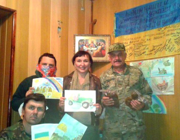 «Бандеровка» решила осадить брата - офицера РФ, написав ему гневное письмо «Бандеровка» решила осадить брата - офицера РФ, написав ему гневное письмо
