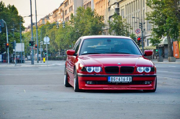 #BMW (E38)