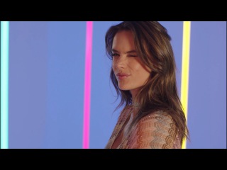 Celebrate summer with CÎROC and Alessandra Ambrosio 🍹🌴🌞👙