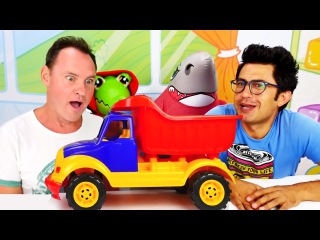 Nail Baba ve Tommy - oyun oynarken İngilizce öğreniyoruz! Eğitici çocuk video!