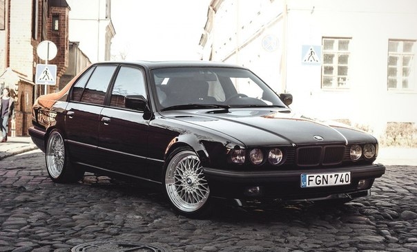 #BMW 7 Series E32 