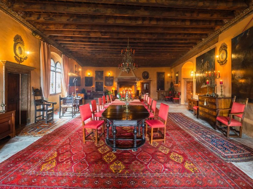 В Италии выставили на продажу замок XIV