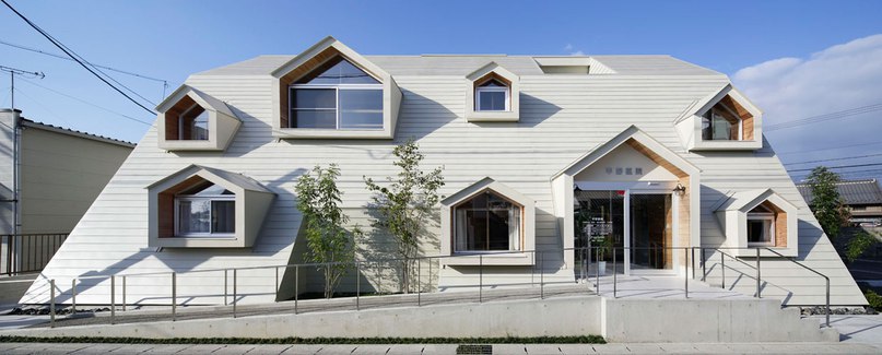 TSC architects punctuate japanese health clinic with