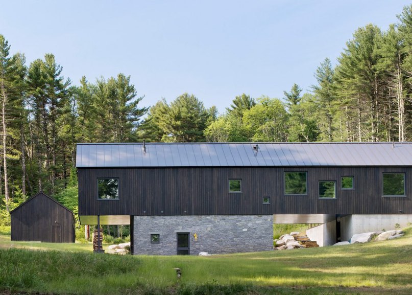 O’Neill Rose creates elongated wooden home in