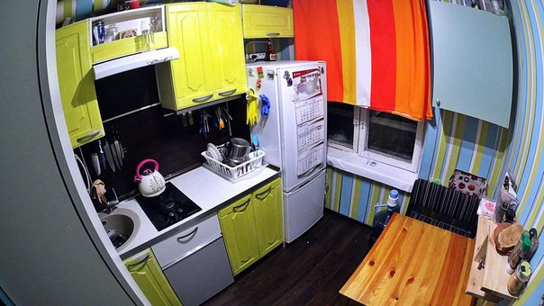 Проспект Вернадского! <br>срочно! <br> <br>Привет. Я-собственник! <br>сдам уютную комнату одному хорошему человеку. <br>Чистая, небольшая, с мебелью, есть всё необходимое. Естественно изолированная. <br>Про квартиру: 12 минут пешком от м. Проспект Вернадского. Рядом два парка, МГИМО, МИРЭА. Трешка, первый этаж. окна во двор, очень тихо. Кухня и ванная современная, вся техника хорошая. <br>Про условия: Одна комната сдаётся! в двух других: живем мы с девушкой и мальчик. Есть котик. <br>Про требования: Ищем хорошего порядочного человека, с которым будет комфортно жить. Возраст до 30, желательно студентстудентка, гр. РФ. <br>Про оплату: 17.5 - всё включено. + залог за последний месяц. Обсуждаемо. Пишите, звоните! 8-977-862-50-35 Роман. <br> <br>ВНИМАНИЕ! тому, кто готов заехать до пятницы 19ого августа, первый месяц СКИДКА! всего 14,5 Тысяч рублей! - фото Фото: Проспект Вернадского! <br>срочно! <br> <br>Привет. Я-собственник! <br>сдам уютную комнату одному хорошему человеку. <br>Чистая, небольшая, с мебелью, есть всё необходимое. Естественно изолированная. <br>Про квартиру: 12 минут пешком от м. Проспект Вернадского. Рядом два парка, МГИМО, МИРЭА. Трешка, первый этаж. окна во двор, очень тихо. Кухня и ванная современная, вся техника хорошая. <br>Про условия: Одна комната сдаётся! в двух других: живем мы с девушкой и мальчик. Есть котик. <br>Про требования: Ищем хорошего порядочного человека, с которым будет комфортно жить. Возраст до 30, желательно студентстудентка, гр. РФ. <br>Про оплату: 17.5 - всё включено. + залог за последний месяц. Обсуждаемо. Пишите, звоните! 8-977-862-50-35 Роман. <br> <br>ВНИМАНИЕ! тому, кто готов заехать до пятницы 19ого августа, первый месяц СКИДКА! всего 14,5 Тысяч рублей!