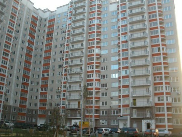 Фото:  сдаем девушкам комнаты в пустой новой трехкомнатной квартире или целиком.<br>15 минут пешком метро Бунинская Аллея два санузла . Есть всё <br>хозяин .14 и 18 м от 14000 .<br> Чечерский проезд дом 126 корпус 1<br>89091607315 Денис.