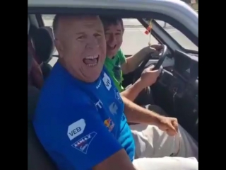 Стоишь себе на дороге, а тут к тебе подъезжает Салават на Оке 😳 Правда не пристегнутый почему-то. Ау ГИБДД? 😏
