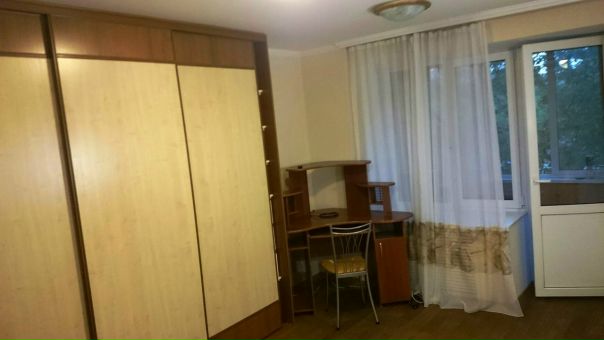 Фото: Комната 18 м в 5-к, 4/9 эт. <br>Сдаётся комната-спальня в пятикомнатной квартире (объединённые две 