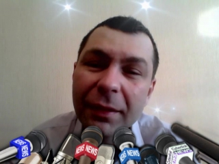 поэт Роман Вектор читает
