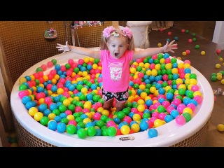 Baby Doll Bath Time with Color Balls, Shibajuku girls Doll, kids toys play with Diana & kids songs