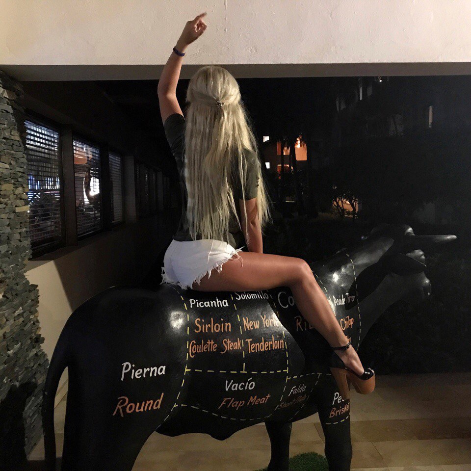 Gut aussehende Teenager nackt vor der Webcam