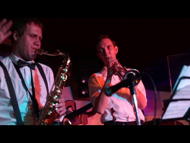 Jazz Brassers - Moanin