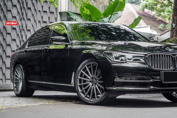 #BMW 7-Series на дисках Vossen VFS-2