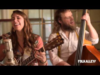 Folk Alley Sessions: Lindsay Lou & The Flatbellys -