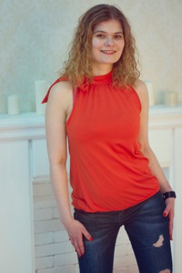 Анна Лев