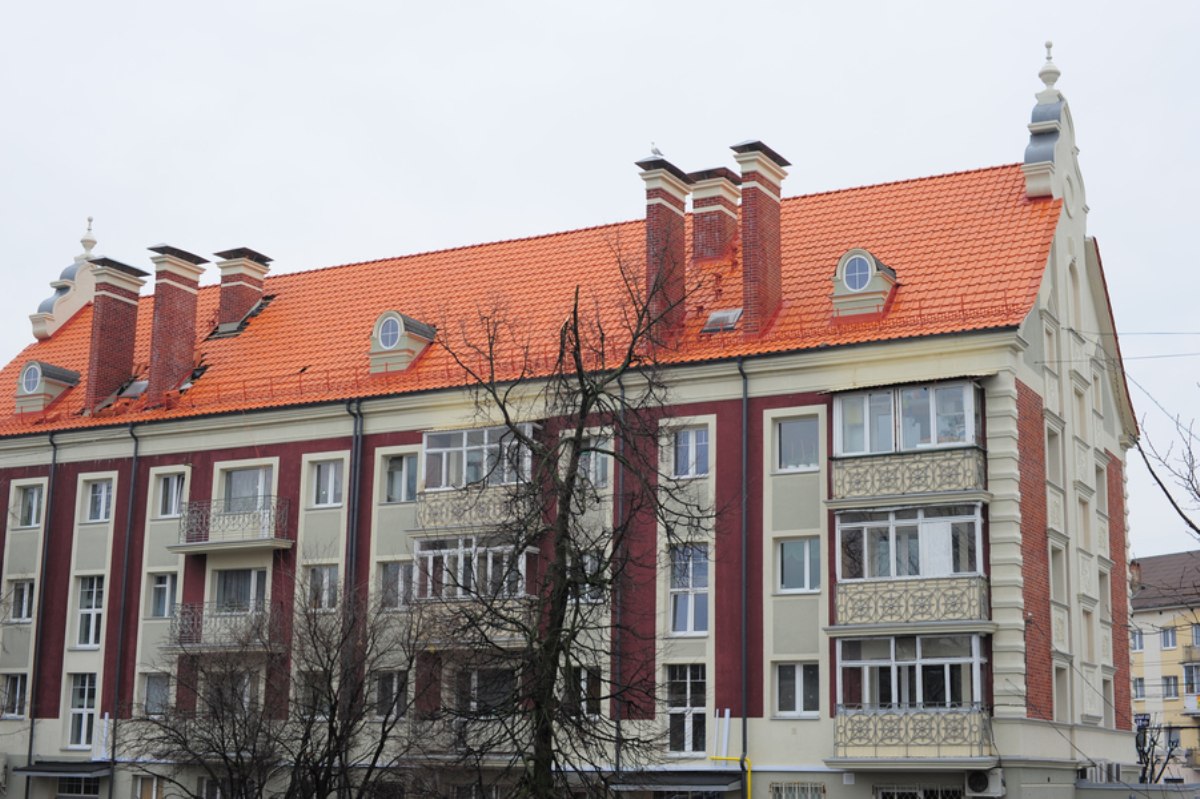 Калининград отреставрированные хрущевки. Жк художественный калининград. Кройц аптека кенигсберг. Фасады калининграда идентичность. Кройц аптека калининград 2020.