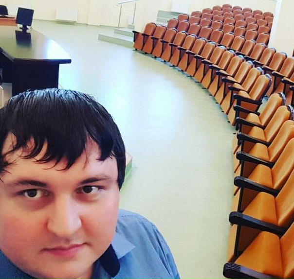 Фото: Всех приветствую! Сниму студию на длительный период (минимум год). Предпочтение - пешая доступность к метро. Рассмотрю любое месторасположение, НО предпочтительней: Северо-Запад или Запад Москвы. Бюджет 25 000 рублей. Мои пожелания: Чтоб квартира была чистой, с нормальной мебелью и необходимой бытовой техникой. Интернет обязателен. О себе: 31 год. Переезжаю в Москву на ПМЖ. Юрист по образованию, работать планирую по профессии. Без вредных привычек, дискотеки не устраиваю. Проживать в квартире буду один. Русский. В Москву приезжаю в середине августа, квартира будет нужна с 20-х чисел августа. Пишите в личку, либо по whatsapp или telegram +7 (989) 161-95-09<br> Шныриков