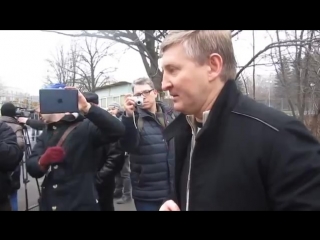 Донецк. 31 декабря, 2013. Ренат Ахметов вышел к митингующим в Донецке