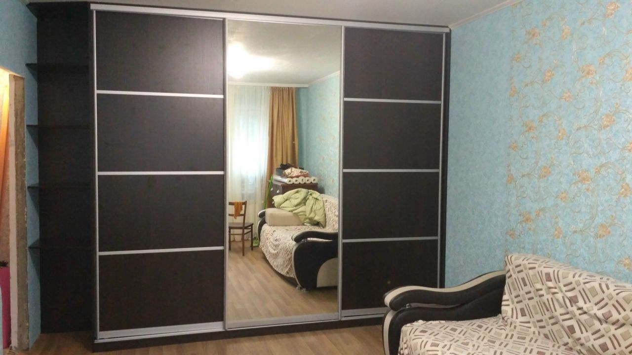 шкаф купе в омске. шкаф разной глубины. красивые встроенные шкафы. красивые шкафы купе в спальню. шкаф купе в омске.