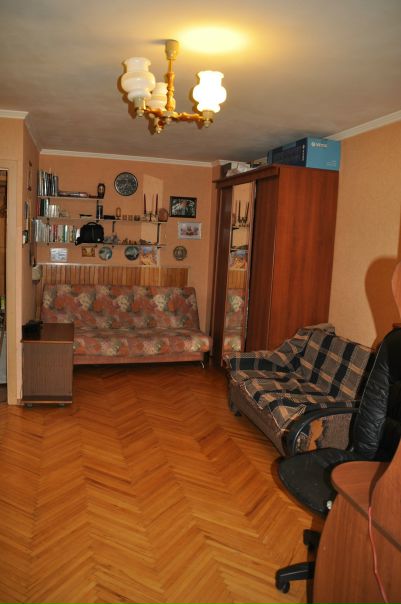 Фото: С 15 сентября сдается на длительный срок 1к кв 38м.кв. метро Марьина роща (центр 2-3 остановки). До метро пешком 8-10мин.<br>В квартире все необходимое:стиралка,телевизор,кондиционер,мебель,посуда, wi-fi и т.д. Развитая инфраструктура, рядом торговые центры (в т.ч. есть Ашан),поликлиника детская и взрослая,школа,садик.20 мин пешком до телебашни и парка 