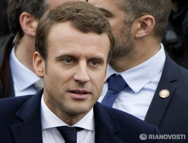 Макрон, представив новый кабинет министров, уже нарушил предвыборные обещания, пишет Le Figaro: 