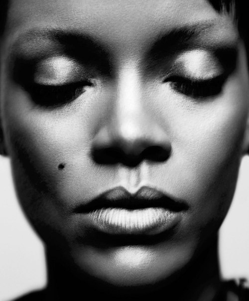 Rihanna – Elle USA October 2017