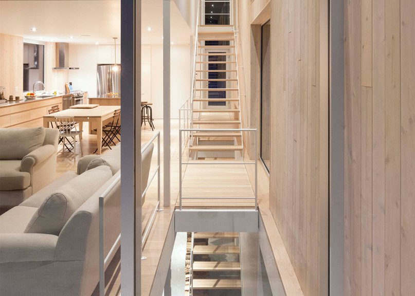 Pierre Thibault creates compact and light-filled house