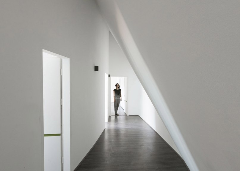 Next Office builds curvy Tehran house that