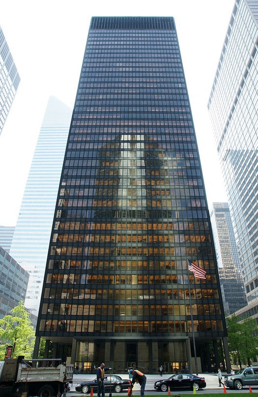 Сигрем Билдинг (Seagram Building)
небоскреб, расположенный в Мидтауне