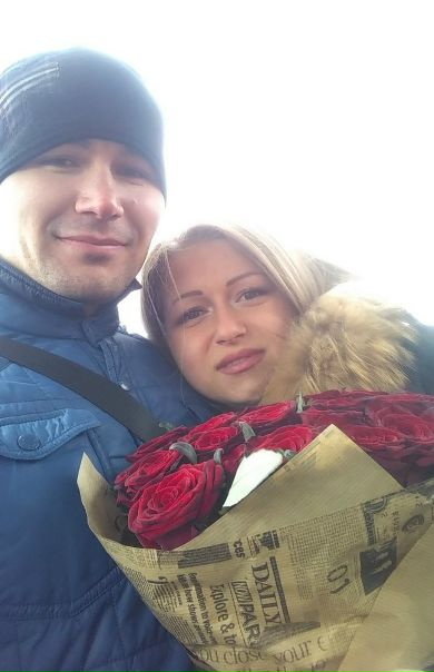 Фото: Доброго времени суток! <br>Мы, молодая пара: девушка 25 лет и парень 26 лет, гражданство РФ, адекватные, оба работаем, неконфликтные, без детей, с маленькой и воспитанной собачкой (шпиц) и берем полную ответственность за нее. <br>Ищем 1-комнатную квартиру с хорошим ремонтом (не бабушкин вариант) для долгосрочной аренды в районах: <br>1. Старые Химки, шаговая доступность от ж/д станции Химки. <br>2. Станции метро планерная или сходненская в шаговой доступности. <br>Бюджет 25000-30000 руб с коммунальными, без комиссии, можно с залогом. <br><br> <br><br>Без посредников! Спасибо!