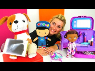Doktor oyunu. Selin ve #Pepee bacağı yaralanan Köpüş'ü #DocMcStuffins'e götürüyor. Hastane oyunları