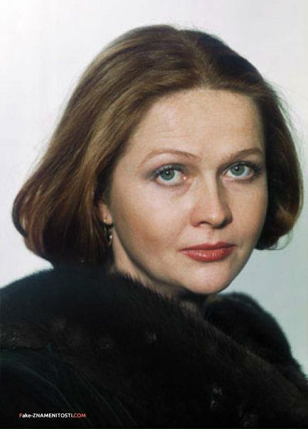 — Я вот каждое утро, когда встаю, желаю себе одного — сохраниться. Потому что мы появляемся на этот свет, и Бог дает нам все возможности, и пока нас не растаскивают извне, мы сохраняем вот это божье дыхание. Я бы хотела, чтобы каждый человек сохранил в себе это. Я хотела бы пожелать терпения, любви. Я бы хотела поблагодарить зрителей, потому что понимаю — пока есть хоть один человек, который сидит в зрительном зале и наблюдает за тем, что я делаю, — моя профессия обретает бессмертие…..................... Наталья Гундарева