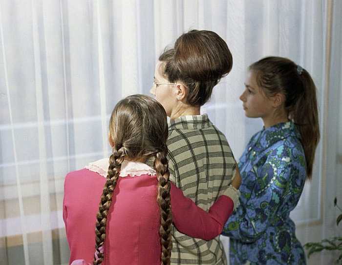 Валентина Гагарина с дочерьми Еленой и Галиной Валентина Гагарина с дочерьми Еленой и Галиной
