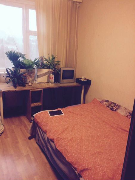 Сдается комната в 3-х комнатной квартире м. Пражская. Только для 1 девушки. В квартире есть вся необходимая бытовая техника. м. Пражская <br>от метро 2 мин пешком. Развитая инфраструктура: рядом расположен ТЦ Колумбус, овощной рынок, фитнес клубы, пруды.<br>Стоимость 15 000 руб/мес + свет/вода, по счётчикам (депозит + 13 тыс.руб). Заселение <br>с 25 сентября. Пишите, пожалуйста в л/с.<br> Недолуга - фото Фото: Сдается комната в 3-х комнатной квартире м. Пражская. Только для 1 девушки. В квартире есть вся необходимая бытовая техника. м. Пражская <br>от метро 2 мин пешком. Развитая инфраструктура: рядом расположен ТЦ Колумбус, овощной рынок, фитнес клубы, пруды.<br>Стоимость 15 000 руб/мес + свет/вода, по счётчикам (депозит + 13 тыс.руб). Заселение <br>с 25 сентября. Пишите, пожалуйста в л/с.<br> Недолуга