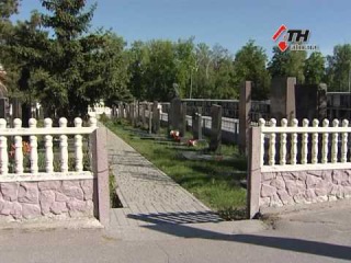 Вандализм на братской могиле в Харькове: подробности происшествия - 05.05.2017