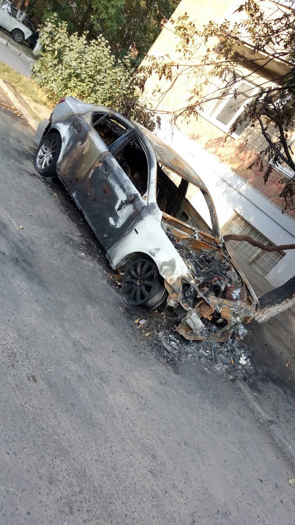 В Таганроге неизвестные сожгли Lexus за 2 млн рублей