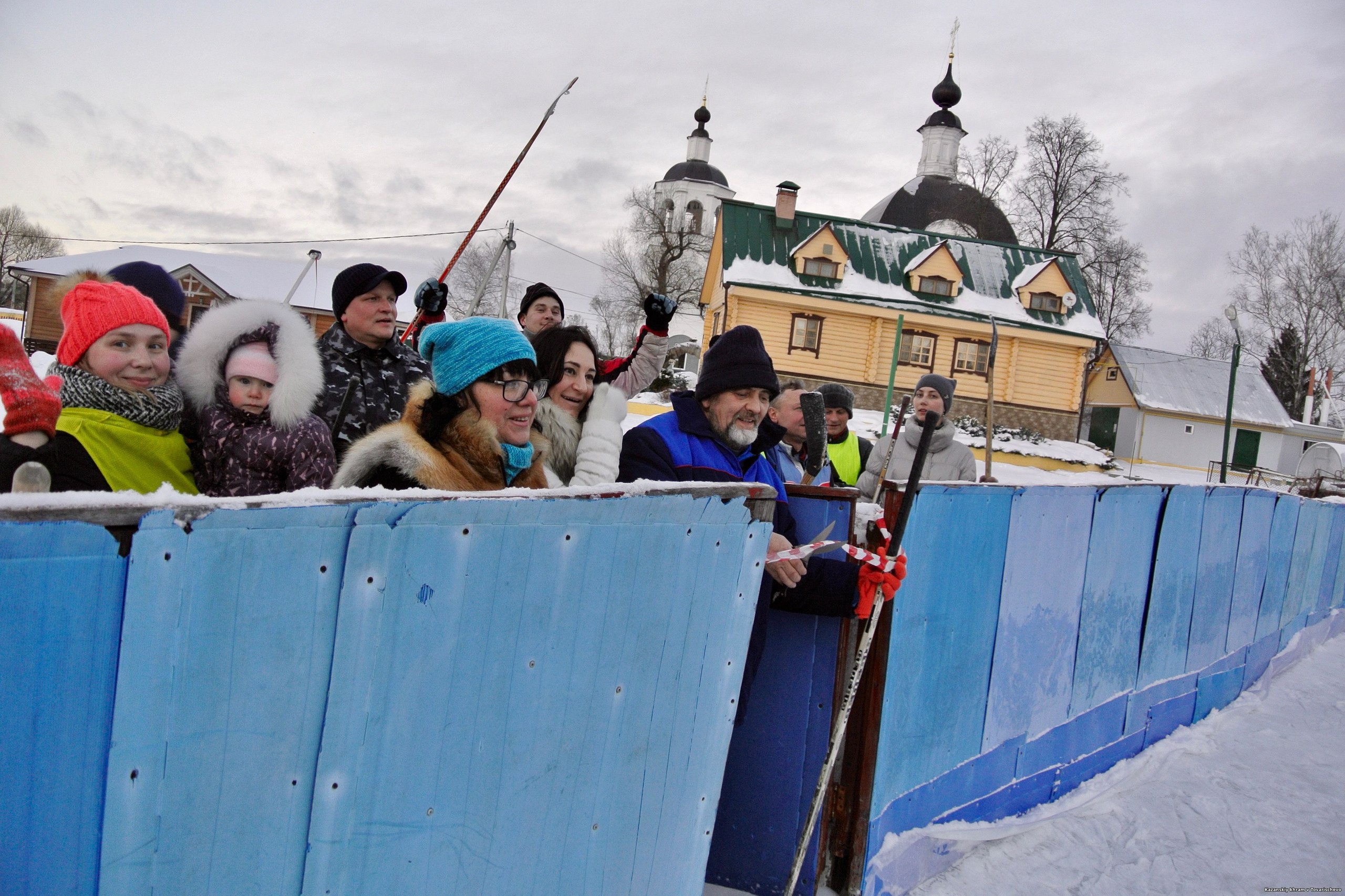 На приходе Казанского храма в деревне Товарищево открыли хоккейный сезон