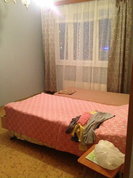Метро Крылатское (ЗАО). Изолированная комната в 2-х комнатной квартире. 15 этаж(из 17). Раздельный санузел, в комнате две односпальные кровати. <br><br>До метро 3 минуты пешком, магазины 2 минуты. Рядом находится заповедник, где можно отдохнуть от суеты. <br><br>В соседней комнате 2-4 ночи в неделю(по будням) ночует молодая пара. Тихие, спокойные.<br><br>Стоимость аренды 25000, возможен торг, комната готова к заезду!<br>Если заинтересовались, пишите в ЛС Борисова - фото Фото: Метро Крылатское (ЗАО). Изолированная комната в 2-х комнатной квартире. 15 этаж(из 17). Раздельный санузел, в комнате две односпальные кровати. <br><br>До метро 3 минуты пешком, магазины 2 минуты. Рядом находится заповедник, где можно отдохнуть от суеты. <br><br>В соседней комнате 2-4 ночи в неделю(по будням) ночует молодая пара. Тихие, спокойные.<br><br>Стоимость аренды 25000, возможен торг, комната готова к заезду!<br>Если заинтересовались, пишите в ЛС Борисова