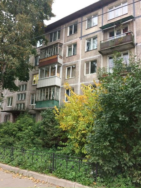 Седова ул., 110<br><br>Купить квартиру недорого! Квартира с балконом, на третьем этаже. Парадная чистая. Во дворе школа и детский сад. До метро Ломоносовская пешком 10 минут. Квартира в собственности более трех лет, ипотека возможна.<br>4 200 000 руб. - фото Фото: Седова ул., 110<br><br>Купить квартиру недорого! Квартира с балконом, на третьем этаже. Парадная чистая. Во дворе школа и детский сад. До метро Ломоносовская пешком 10 минут. Квартира в собственности более трех лет, ипотека возможна.<br>4 200 000 руб.