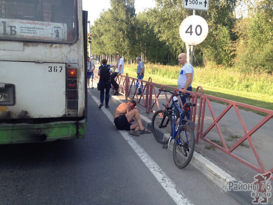 Упал в стоящем автобусе