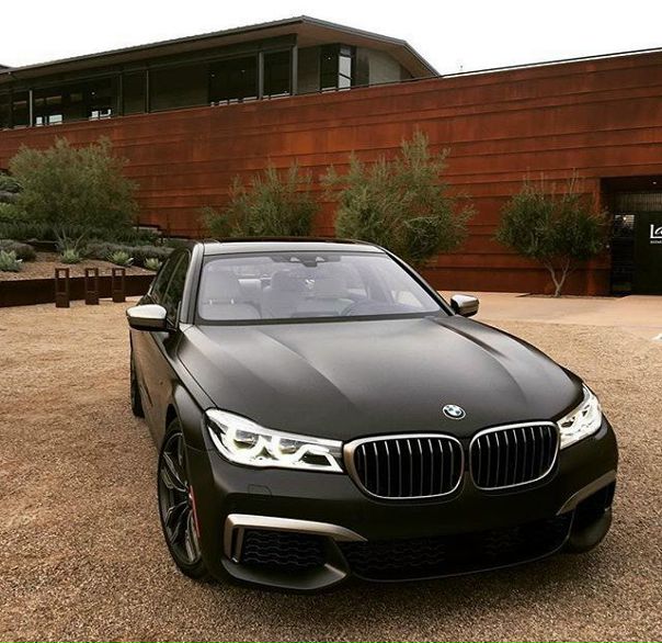 #BMW M760i V12