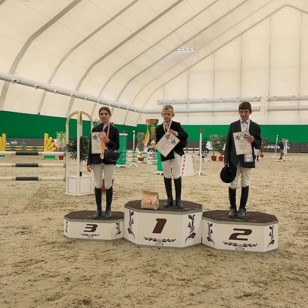 В Таганроге в КСК «Golden Horse» прошел трехдневный турнир по конкуру В Таганроге в КСК «Golden Horse» прошел трехдневный турнир по конкуру