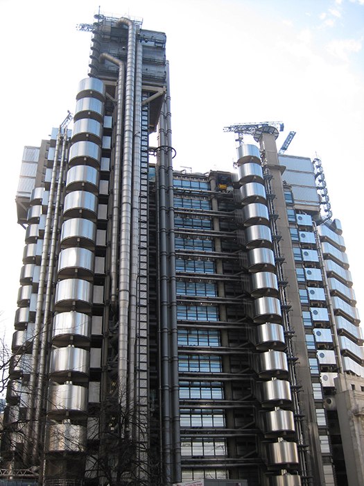 Ллойд - это компания, занимающаяся страхованием в сфере автомобильного обслуживания