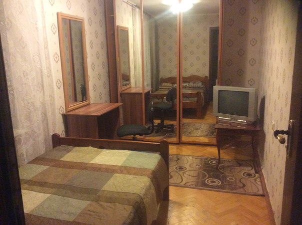 Фото: СОБСТВЕННИК Сдаётся комната в двухкомнатной квартире! НЕ ПРОХОДНАЯ ИЗОЛИРОВАННАЯ Есть вся мебель wi-fi и все условия для проживаниядля 1 девушки. До метро Молодежная 10-15 минут ,все в пешей доступности! ашан кунцево плаза <br>Оплата 19000 комунальные уже включены