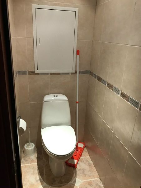 Фото: Метро Юго-западная, ул. Островитянова 5 к1. <br>Ищем в соседки молодую девушку! <br>20 000 рублей в месяц (коммунальные платежи включены, кроме счетчиков) + депозит 20 000. Без комиссии! <br>Сдается комната в 3 - комнатной, светлой, просторной квартире. <br>Комнаты изолированные, имеется необходимая мебель: двухспальная кровать, большой шкаф с зеркалом, прикроватные тумбочки, а также кондиционер (при желании можно обговорить с собственником дополнительную мебель). <br>В квартире современная бытовая техника для комфортного проживания (микроволновка, посудомоечная машина, стиральная машина и холодильник). <br>В соседних комнатах живут 2 студентки 1 и 4 курса, приличные и добрые девушки. <br>Дом выходит на университет РНИМУ. <br>До метро ЮГО-ЗАПАДНАЯ и КОНЬКОВО 5-10 минут на транспорте. <br>Звонить можно в любое время 8 962 205 55 03, либо писать в личные сообщения. <br>Заезд с 24 октября.