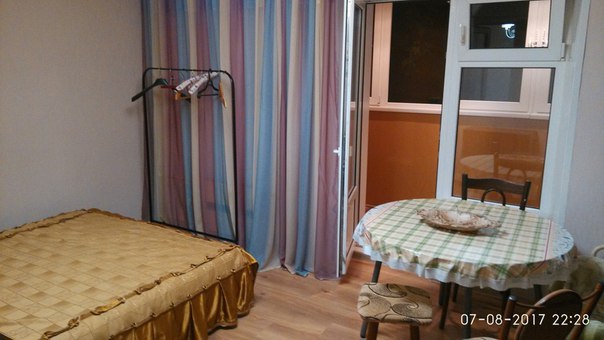 Фото: Сдается изолированная комната в трехкомнатной квартире. На Длительный срок. Площадь 15 кв.м + лоджия, в 120 метрах от метро Шипиловская. Третий этаж. Недавно был сделан косметический ремонт. В квартире есть все необходимое. Сан узел раздельный. <br>В квартире уже проживают один парень и две девушки. <br>17 000р + залог. Вода и свет оплачиваются отдельно.Договор с собственником. Без посредников и комиссии. Освобождается 20го Ноября. <br>Вопросы и предложения просьба отправлять в личные сообщения.