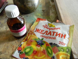 Проклейка холста желатином.