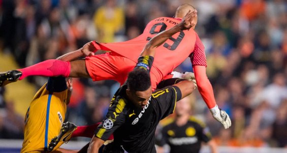 Смена голкипера соперником не особо помогла BVB
