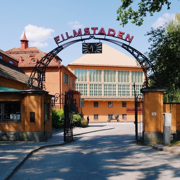 Киностудия Filmstaden в Стокгольме. Построенная в 1920, она была самой современной в Европе, здесь снимались фильмы Ингмара Бергмана, здесь же состоялся дебют Греты Гарбо.